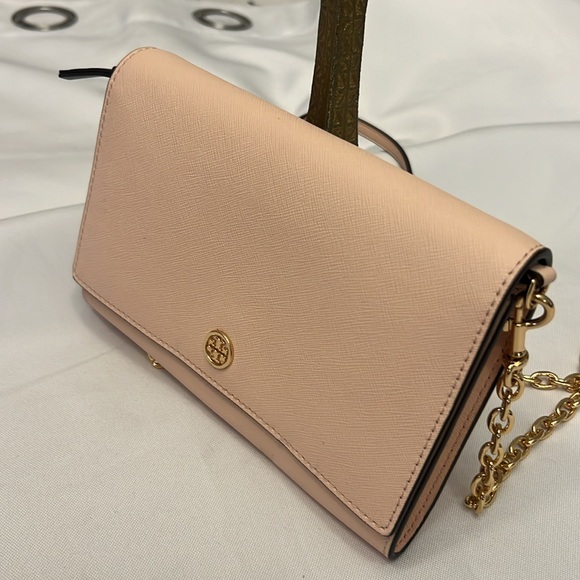 Tory burch cross body, pink, basically brand new only used a couple times - Picture 11 of 11